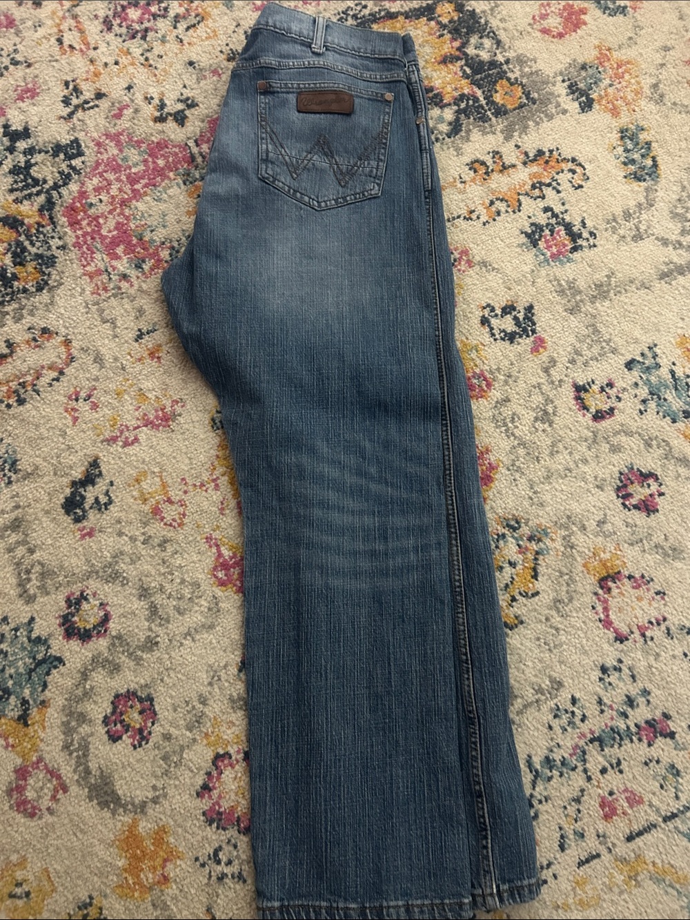 Wrangler Men’s  Straight-Leg Jeans in Medium Blue Wash